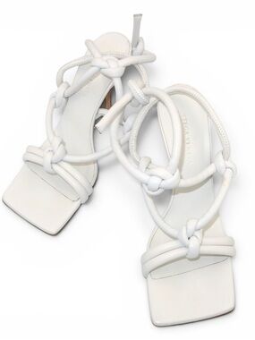 Bottega Veneta Knot Sandals in Nappa Leather | Size 37 | White